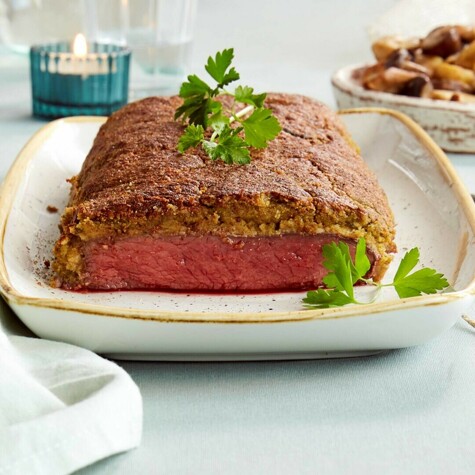 Recept: hertenkalf filet met notenkorst.