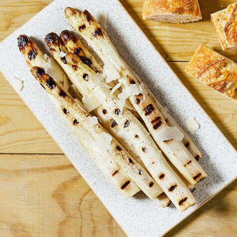 Recept: knapperige asperges op de grill.