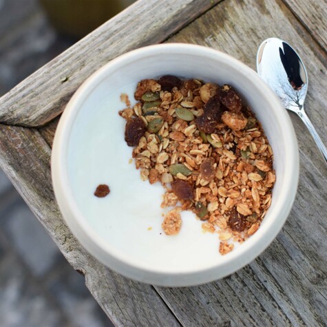 Yoghurt van Baliehof met huisgemaakte granola van bij CRU.