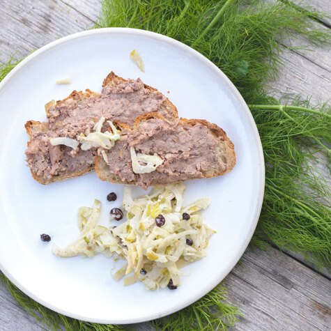 Appel-venkelsalade met boerenpaté