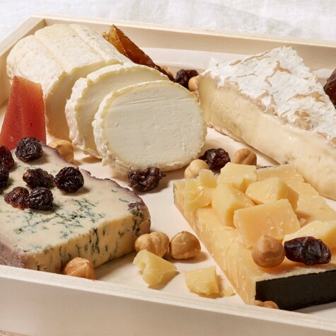 Assortiment de fromages du marché frais Cru.