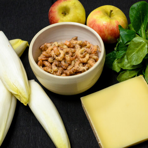 Salade met grondwitloof en grijze garnalen