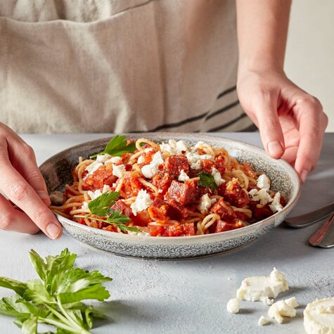 Recept: spaghetti met chorizo, geitenkaas en tomaten.